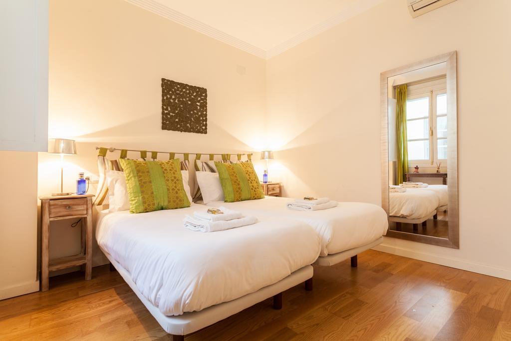 City Rooftop Paradise - Space Maison Apartments Sevilla Habitación foto